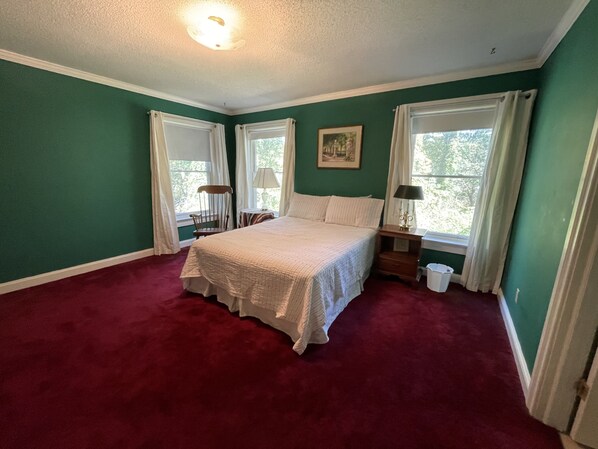 7 bedrooms, iron/ironing board, travel cot, free WiFi