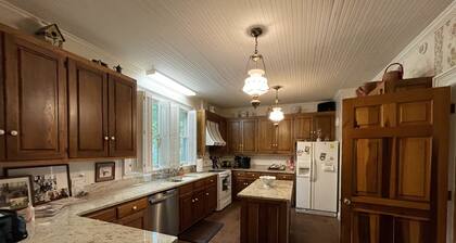 Beautiful Large Colonial Home in Lexington near USC, Columbia and
Lake Murray.