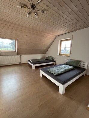 2 bedrooms, free WiFi, bed sheets - Vacation apartment in a quiet location (Schwabmünchen)