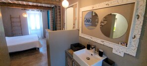 5 Schlafzimmer, Bügeleisen/Bügelbrett, kostenloses WLAN, Bettwäsche