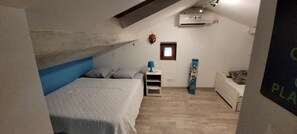5 slaapkamers, een strijkplank/strijkijzer, gratis wifi, beddengoed