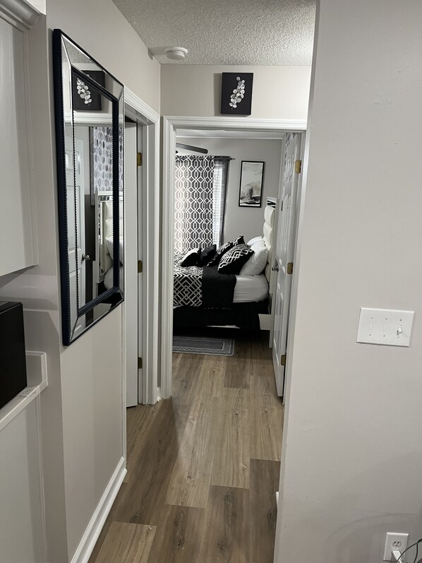 3 makuuhuonetta, työpöytä, silitysrauta/-lauta, ilmainen Wi-Fi