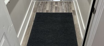 5 minutes to Fort Stewart , home of 3ID!!!Newly renovated ultra modern apartment