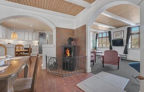 Smart TV, fireplace