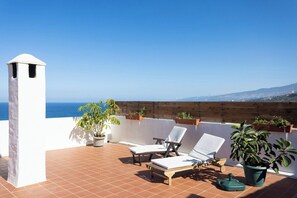 Terrace/patio - Home2Book Elegant Retreat: Pool & Nature Oasis (Los Realejos)