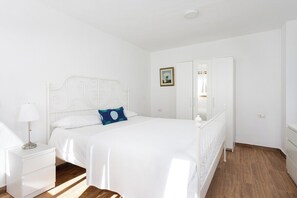 2 bedrooms, iron/ironing board, travel cot, WiFi