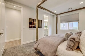 4 habitaciones, tabla de planchar con plancha y cuna de viaje