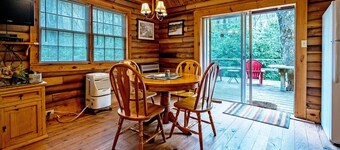 Great Creekside Hideaway Rustic Cabin - Secluded, Creekside Family Cabin