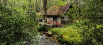 Great Creekside Hideaway Rustic Cabin - Secluded, Creekside Family Cabin