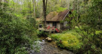 Great Creekside Hideaway Rustic Cabin - Secluded, Creekside Family Cabin