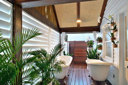 Old Town Caribbean Estate Key West -  Great for Groups - Private Pool - Sleeps 21