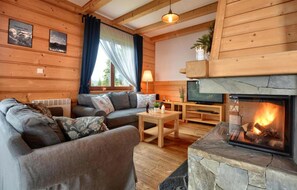Smart TV, fireplace