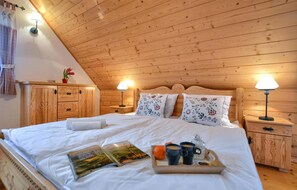 3 quartos, berço de viagem, Wi-Fi de cortesia, roupa de cama