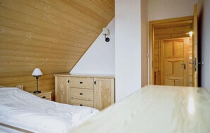 3 dormitorios, cuna de viaje, wifi gratis y ropa de cama