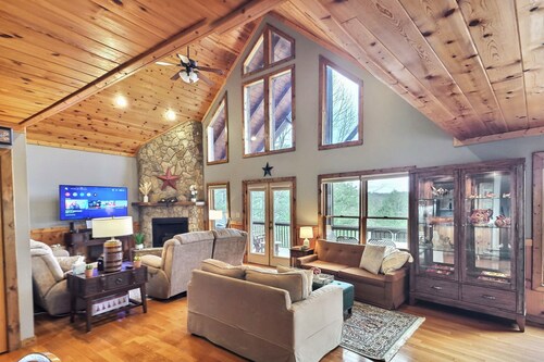 Cozy Mountain Cabin, Game Rm, Movie Theater, Fire Pit! NO CLEANING FEE!