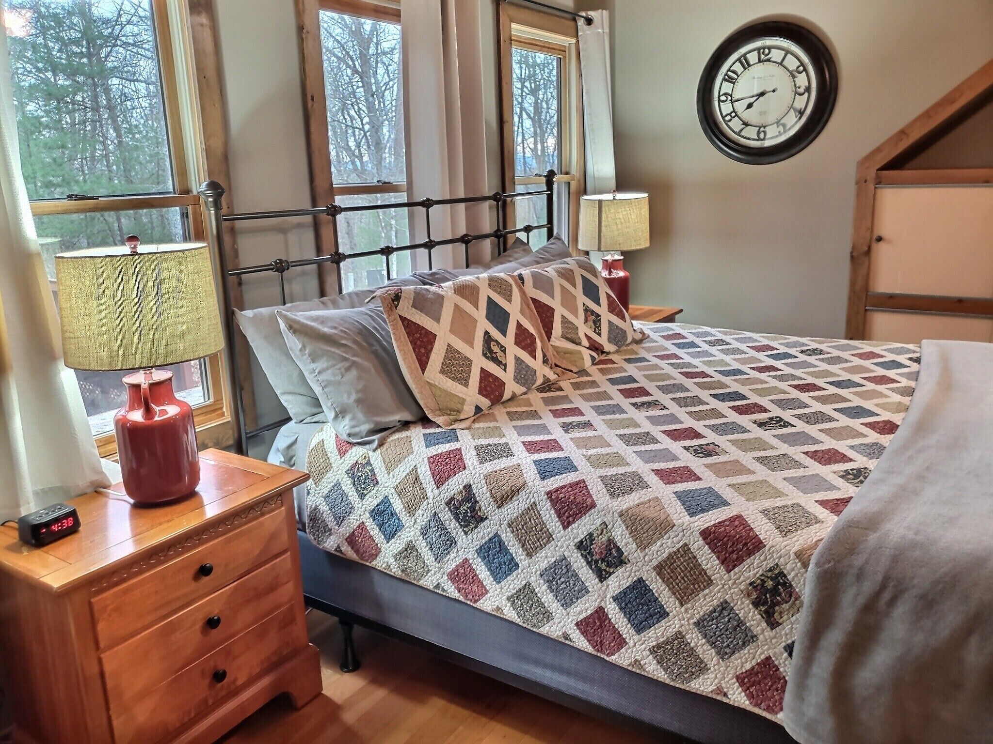 Master king bed