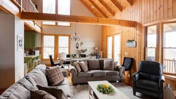 Fernseher, Kamin, Tischfußball