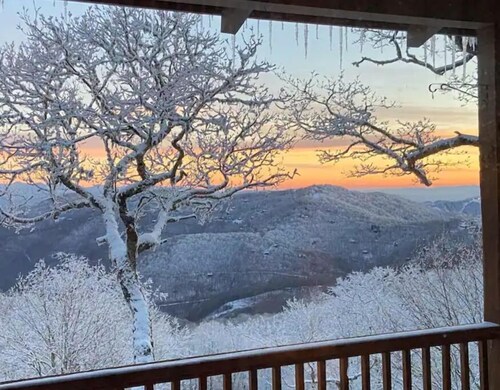 Private 3,100 Sq Ft Wolf Laurel Lodge w/ Epic Views, Skiing & AT Trail Access