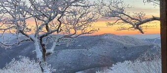 Private 3,100 Sq Ft Wolf Laurel Lodge w/ Epic Views, Skiing & AT Trail Access