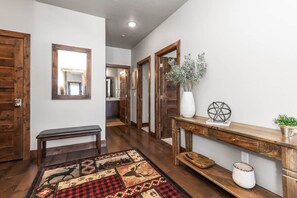 Interior - Moose Mgmt at Mayflower Lodge 303-21 Newly Built!-Top Floor-Mountain View (Park City)