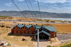 Exterior - Moose Mgmt at Mayflower Lodge 303-21 Newly Built!-Top Floor-Mountain View (Park City)
