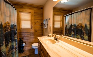 Combined shower/tub, free toiletries - Quiet Haven Mountain Top Cabin - 3 Bedroom Cabin w/ Breathtaking Views (Topton)