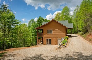 Exterior - Quiet Haven Mountain Top Cabin - 3 Bedroom Cabin w/ Breathtaking Views (Topton)