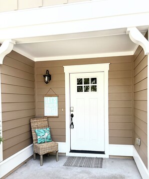 Exterior detail - North Beach Resort Townhouse - pools, hot tubs & beach. A family paradise! (North Myrtle Beach)