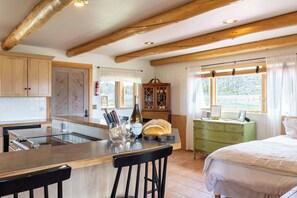 2 bedrooms, desk, WiFi, wheelchair access