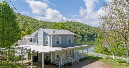 Lakefront Cottage - Spacious House w/ Private Dock on Lake Nantahala