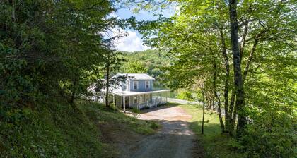 Lakefront Cottage - Spacious House w/ Private Dock on Lake Nantahala