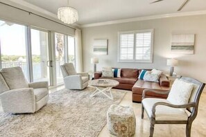 TV - Waterfront! Corner View! 3BR, 3BA. Condo. Pool. (Pensacola)