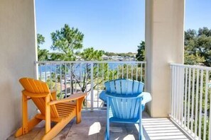 Property grounds - Waterfront! Corner View! 3BR, 3BA. Condo. Pool. (Pensacola)