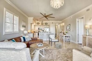 TV - Waterfront! Corner View! 3BR, 3BA. Condo. Pool. (Pensacola)