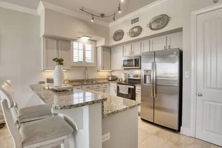Fridge, microwave, oven, stovetop. Waterfront! Corner View! 3BR, 3BA. Condo. Pool.