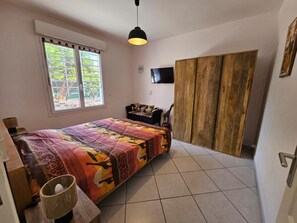 3 bedrooms, iron/ironing board, Internet