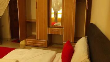 2 chambres, rideaux occultants, Wi-Fi, draps fournis