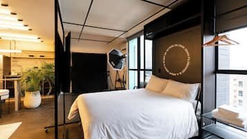 Suite estudio de diseño, no fumadores, cocina básica | Ropa de cama de alta calidad y decoración individual