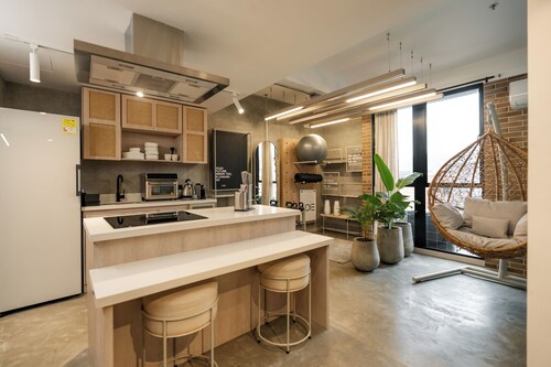 Indie Universe Creative Hotel