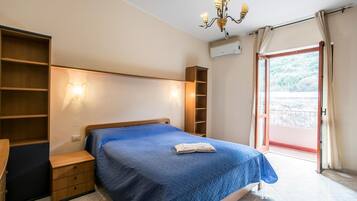 2 camere, culla da viaggio, Wi-Fi gratuito, lenzuola