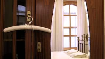 7 bedrooms, iron/ironing board, travel cot, free WiFi