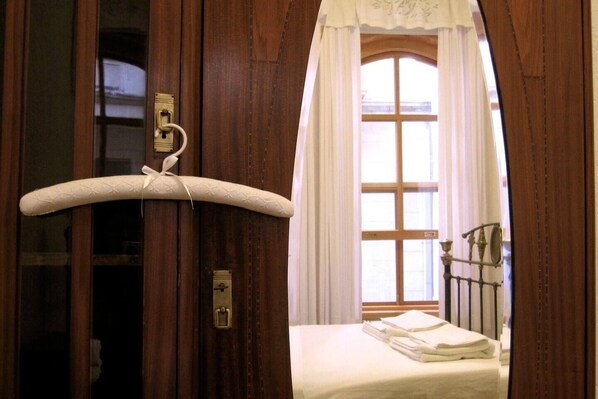 7 bedrooms, iron/ironing board, travel crib, free WiFi