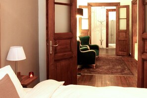 7 bedrooms, iron/ironing board, travel crib, free WiFi - Large Groups - Space, Style, Views in Galata! (Istanbul)