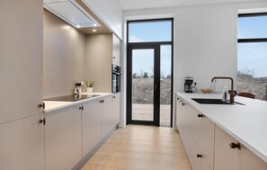 Fridge, oven, dishwasher, coffee/tea maker