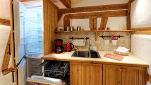 Fridge, microwave, oven, stovetop - The Alsatian hart - Panoramic views (Riquewihr)