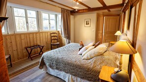 2 Schlafzimmer, Schreibtisch, Bügeleisen/Bügelbrett, Reisekinderbett