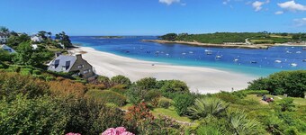 Awesome home in Ploudalmézeau with WiFi