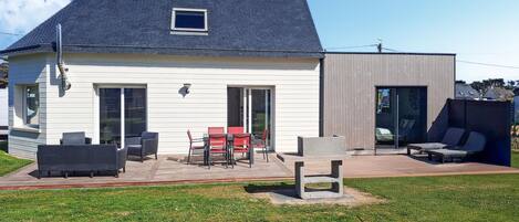 屋外ダイニングエリア