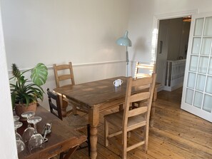 Apartment | Dining - Stylish Apt London Excel Olympic Close to Station (London)