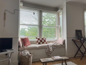 Apartment | Living area - Stylish Apt London Excel Olympic Close to Station (London)